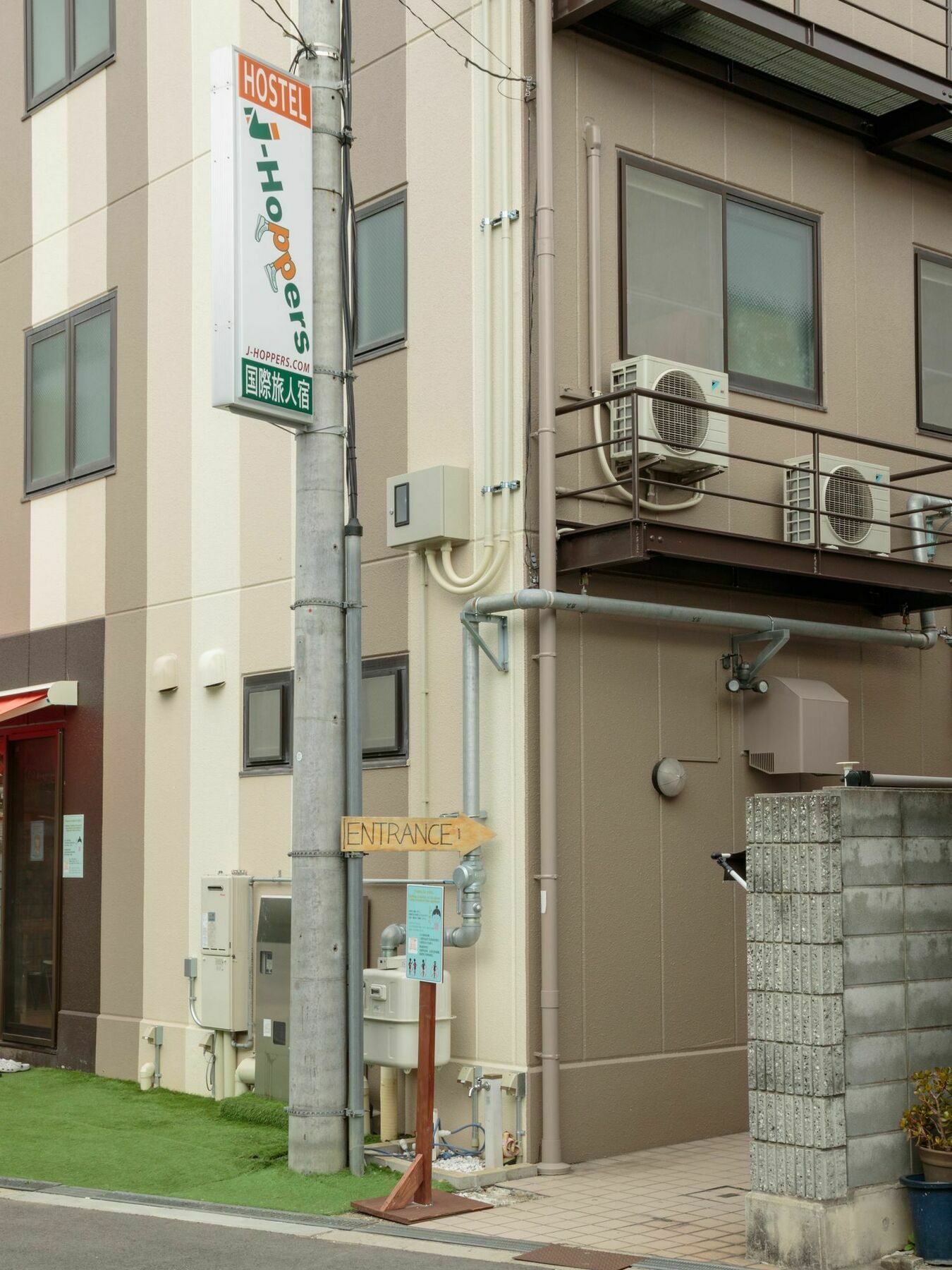 USJに一番近いゲストハウス J-Hoppers Osaka Universal Eksteriør bilde